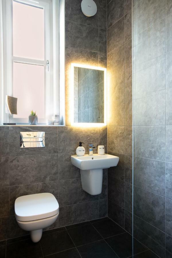 אדינבורו Holyrood Park City Centre Apartment מראה חיצוני תמונה